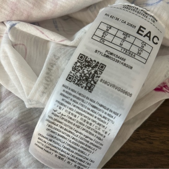 ❤️ Guess Men Crew Neck Short Sleeves Graffiti Savage Graphic White T-Shirt M - Picture 10 of 10